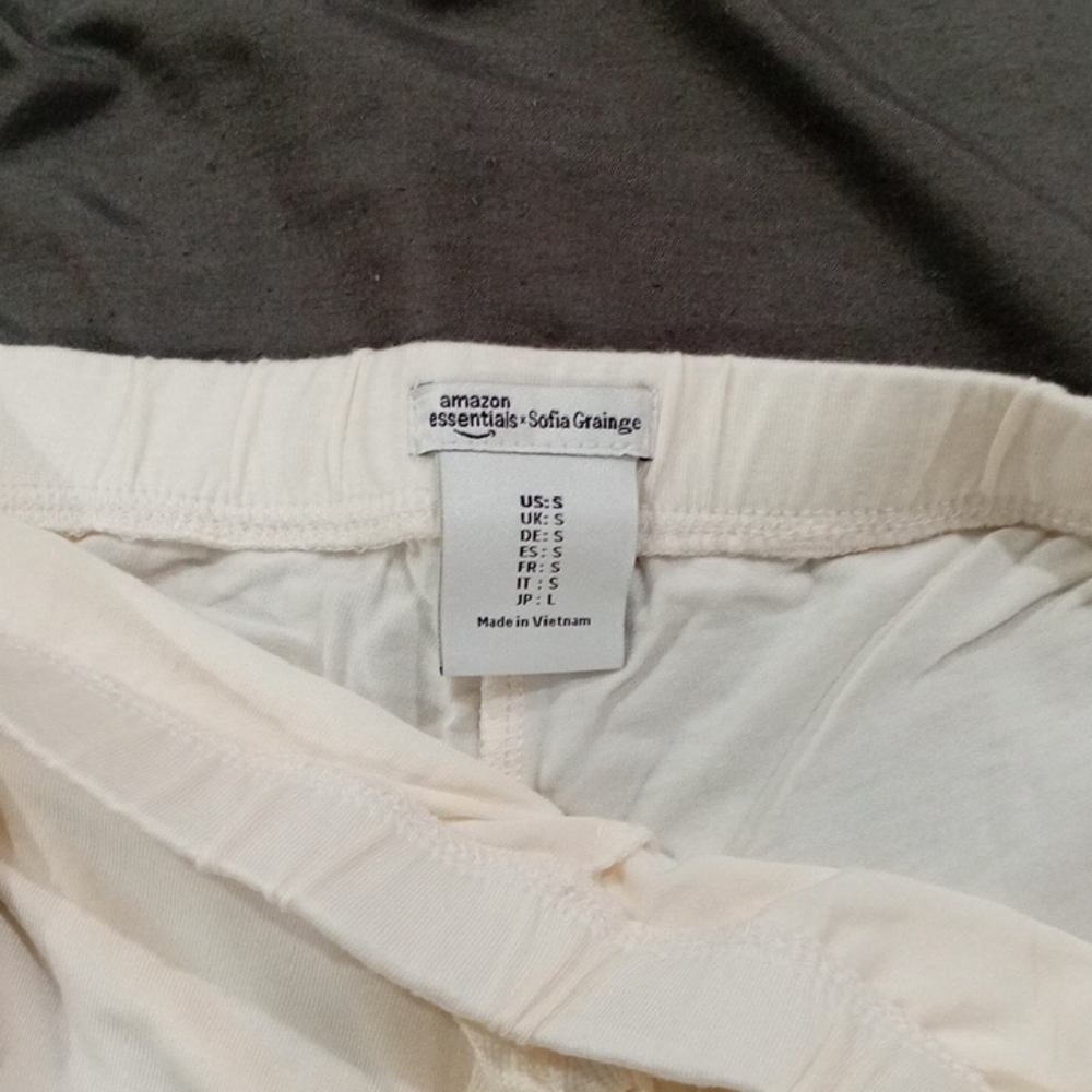 Amazon Essentials Women's Cream Pajama Set - Picture 6 of 10